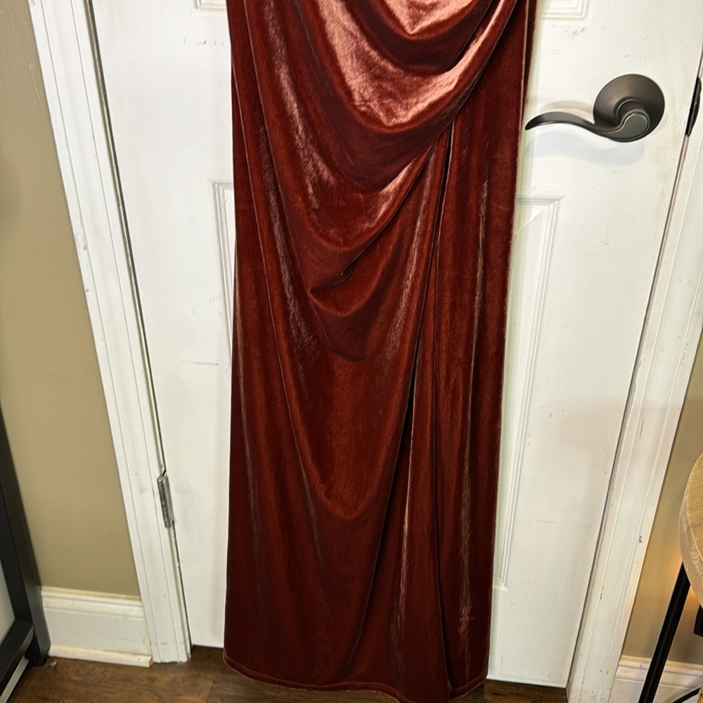 Elegant Velvet Burgundy Dress - Picture 4 of 16